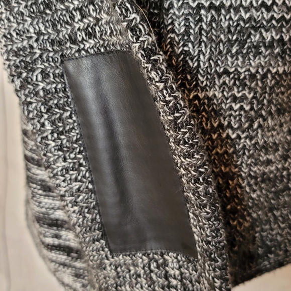 Labworks Womens Black White Marled Knit Pullover Sweater Size L Patch Detail - Picture 6 of 9